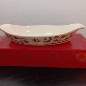 Royal Home for the Holidays Augratin Dish. Holly Pattern. NIB. 12 3/4 x 7" in